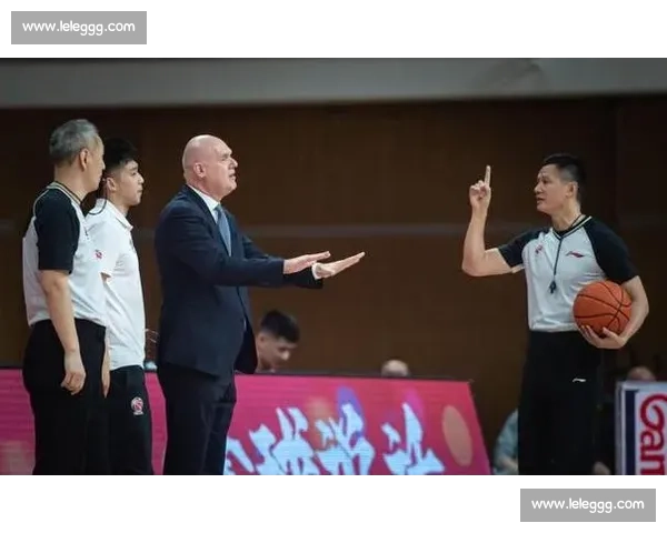 围绕防守犯规判罚尺度变化与比赛公平性影响的深度解析与策略探讨 围绕防守犯规判罚尺度变化与比赛公平性影响的深度解析与策略探讨